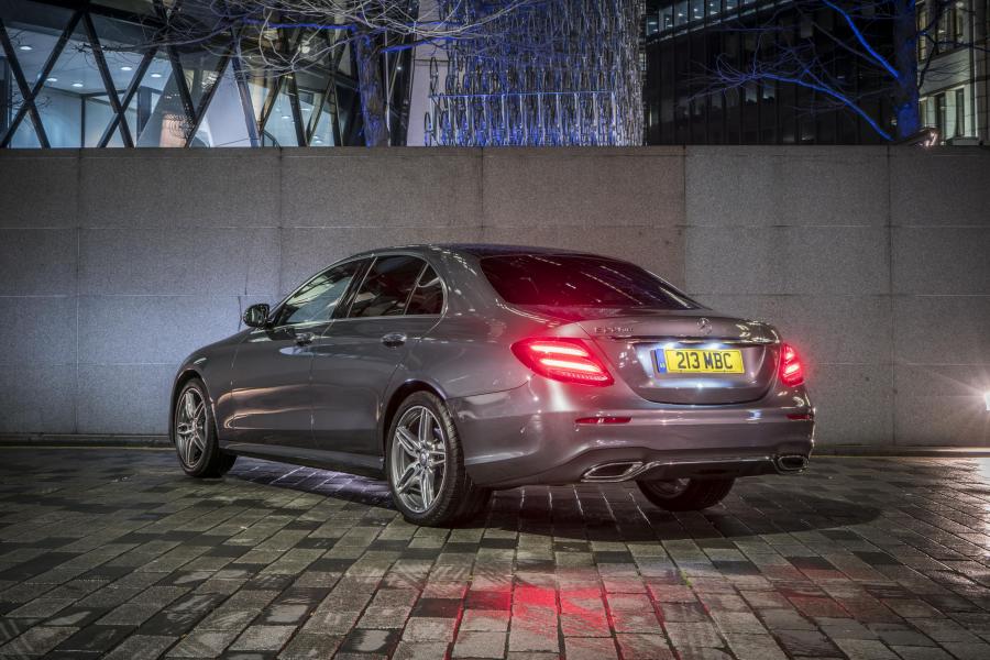  Mercedes-Benz E220 d AMG Line 2016 года  (UK) (фото 11 из 31)